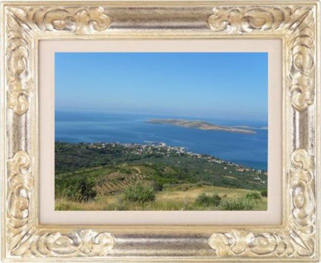 İçinde 'Köy manzarası' olan çerçeve.