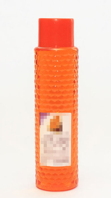 Özel misafirlere verilmek için dolapta saklanan kolonya.