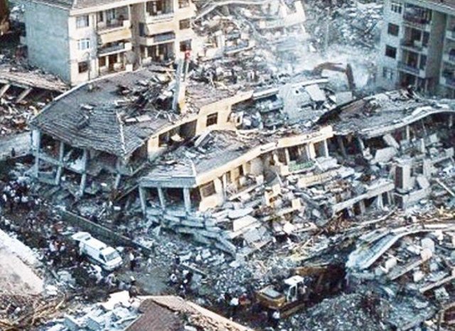 Olası İstanbul depreminde tahmini ölü, yaralı ve hasar verileri bugüne kadar ülkemizin depremlerde yaşayacağı en büyük yıkım olacağını göstermekte.