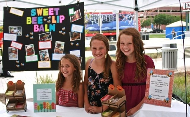 2. Bakım ürünleri şirketi Sweet Bee Sisters'in kurucuları Warren kardeşler (9, 12 & 13)