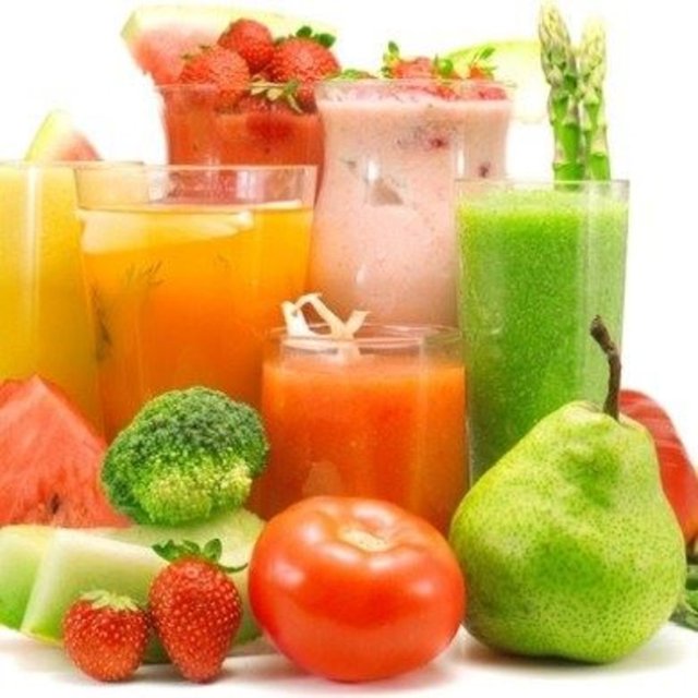 Elbette meyve çok sağlıklı ve vitamin dolu bir yiyecektir. Ancak meyvenin suyunu sıktığınızda lifi ortadan kalkıyor ve sadece şekerli suyu kalıyor.