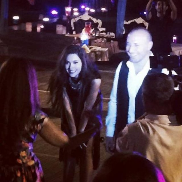 Ünlü oyuncu Bergüzar Korel 32. doğum gününü süpriz bir partiyle kutladı.