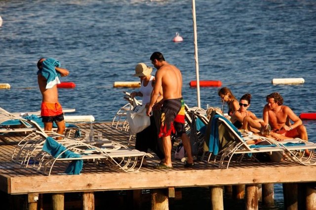 İkili önceki gün Yalıkavak'taki Xuma Beach'e el ele geldi.  -