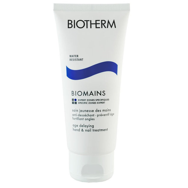 Biotherm Biomains, Ellerde kahverengi leke oluşumunu ve yaşlanma etkilerini geciktiren SPF 8 güneş koruma faktörlü koruyucu el bakımıdır. E Vitamini ve Plankton termal özü cildi korur. Fiyatı 60 TL.