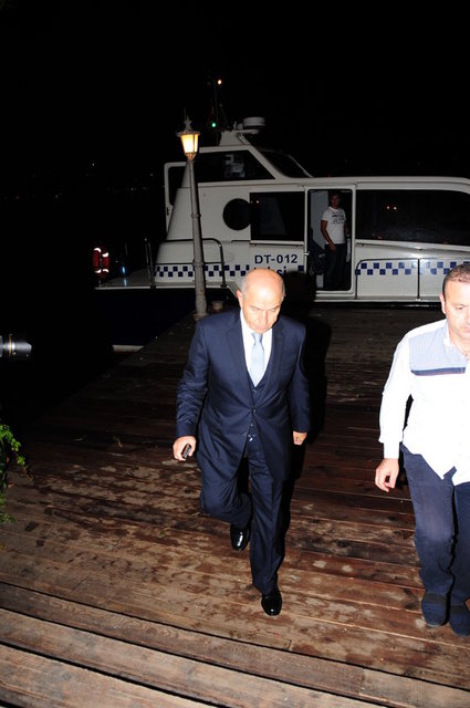 NİHAT ÖZDEMİR