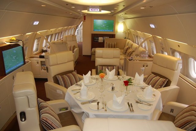 TC-TUR tescilli A330-200'ün kabini 90 koltuklu tasarlandı. İçinde toplantı salonu, özel yatak odasının bulunduğu uçağın teslim alınması, test uçuşlarının ardından THY tarafından yapıldı.