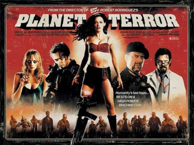 2-Dehşet Gezegeni (Planet Terror) (2007): Çizgi roman estetiğiyle çekilmiş bir zombi filmini, saf istismar filmi öğeleriyle eğlendirirken zor bulursunuz. Seriye dönüşen vampir komedisi "Gün Batımından Şafağa"yla da bilinen Rodriguez-Tarantino ikilisi,