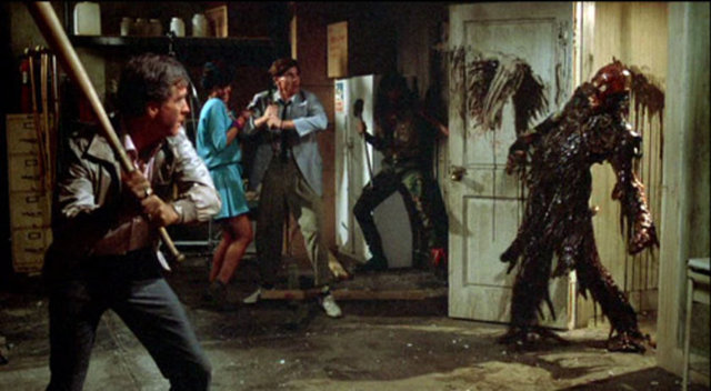 'sadece beyin yiyen zombiler' kuralına tutunması ve deathrock, punk rock şarkılarının üzerine gitmesiyle öne çıkmıştır. Dört devam filminin bu geleneği izlemesi şaşırtıcı değildir. Profesyonel ve kullanışlı zombi efektlerinin katkısıyla olmuştur.