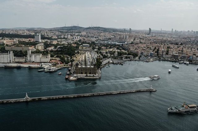 Proje  yaklaşık 1,3 milyar dolarlık yatırımla Yapı Merkezi ve Güney Kore'nin önde gelen kuruluşlarından biri olan SK E&C'nin kurduğu Avrasya Tüneli İşletme İnşaat ve Yatırım AŞ (ATAŞ) tarafından gerçekleştiriliyor. - AA