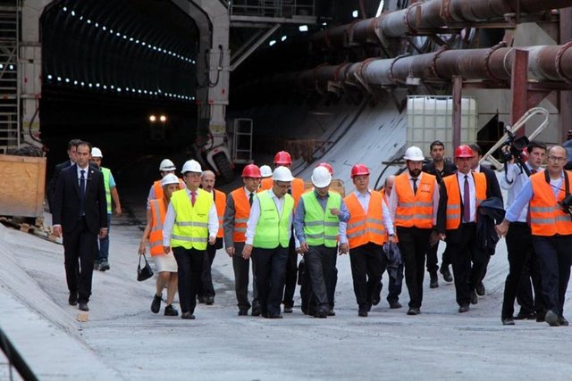 Avrasya geçiş projesinin sadece İstanbul ve Türkiye için değil dünya için de önemli olduğunu belirten Davutoğlu, "Aslında bu tarihi bir projedir. Çünkü İstanbul tarihinde birçok kere iki kıtayı birleştirme rüyaları, idealleri oldu."