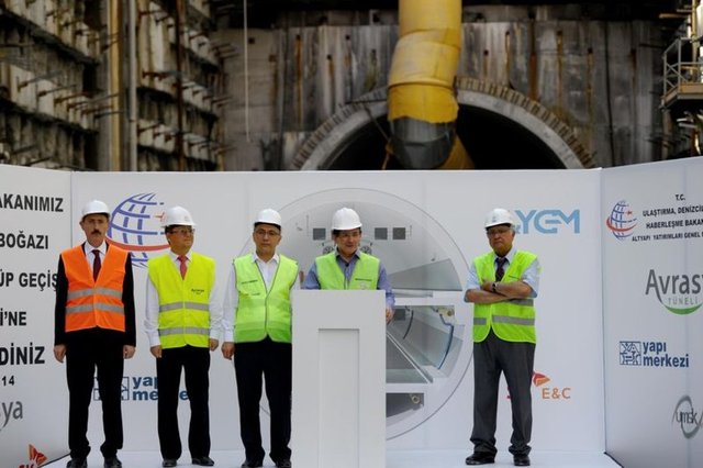 "İstanbul'un doğası ve çevre güvenliği açısından da önemli katkılar yapacak bu proje eminim tarihe altın bir imza olarak Türkiye Cumhuriyeti Devleti adına geçecektir" diye konuştu.