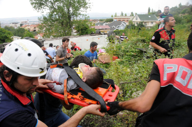 Aynı bölgede 28 Ağustos Perşembe günü meydana gelen kazada Orhaneli Belediyesi'ne ait midibüsün devrilmesi sonucu 15 kişi yaralanmıştı. Yaralılardan biri tedavi gördüğü hastanede yaşamını yitirmişti.