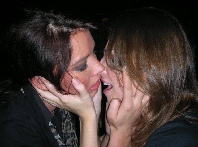 Diğer ünlülerin sızdırılan fotoğrafları...