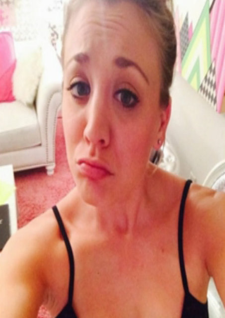 Hackerlar tarafından iCloud hesabı hacklendiği tahmin edilen Cuoco'nun çıplak fotoğrafları sosyal medyada paylaşılmaya başlandı.