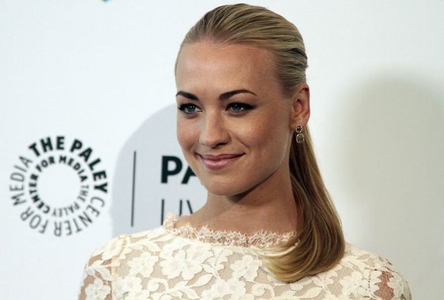 Önceki gün Avustralyalı oyuncu Yvonne Strahovski'in fotoğrafları da yayınlanmıştı.