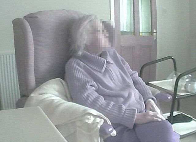 İngiltere'de yapılan araştırmanın sonucunda binlerce insanın tehlikede olduğu vurgunladı.Görüntülerinize herhangibir internet sitesinde rastlamamanızın tek yolu ise kullandığınız ürünün fabrika ayarlarını ve şifrelerinizi değiştirmek.