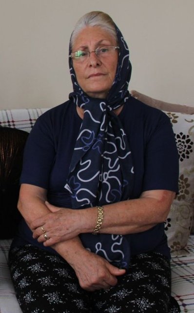 "OĞLUMU TEDAVİ ETTİRMEK İÇİN ALMANYA'YA GİTTİM" "Kocam olmadan oğlumla tek başıma Almanya'ya gittim. Burada hem çalışıp hem de oğlumun ayağı için derman aramaya başladım. 4 ay sonra kocamı Almanya'ya istedim. Ancak oğluma bir çare bulamadık.