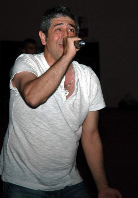 çok az bir ömrü kaldığını söylemiş. Bunun için oğlum hemen hastaneye yattı. Tedavi olmaya başladı. Yapılan tedavilere Murat cevap vererek 2010 yılında oğlum kanseri yendi. Yeniden hayata başladı"