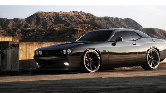 Wesley Sneijder - Dodge Challenger SRT8