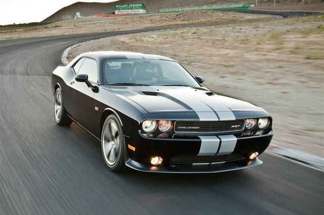 Hollandalı yıldız Wesley Sneijder Dodge Challenger SRT 8 kullanıyor