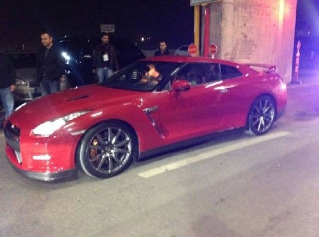 Semih Kaya Japon Nisaan GT-R ile yolların tozunu attırıyor