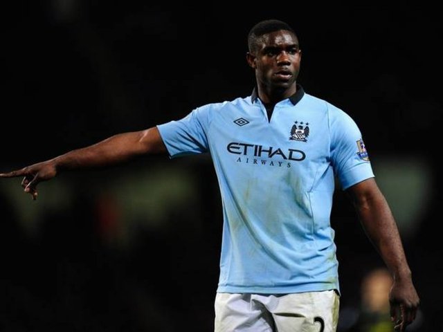 Manchester City'nin başarılı sağ beki Micah Richards, Fiorentina'ya transfer oldu.