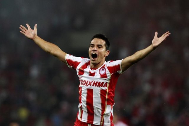 İtalya Serie A ekiplerinden Hellas Verona, Olympiakos'ta forma giyen Javier Saviola'yı kadrosuna kattı.