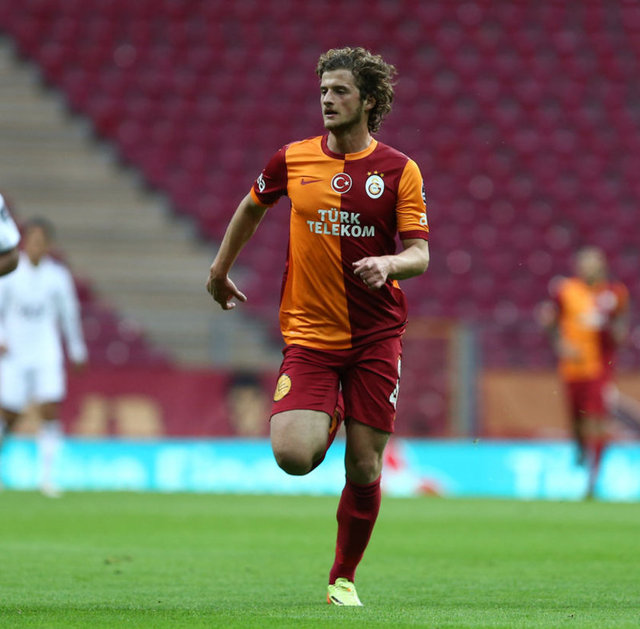 Antalyaspor, Galatasaray'ın genç oyuncusu Berk İsmail Ünsal ile 1 yıllık sözleşme imzaladı.