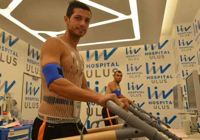 Galatasaray, Napoli'den Blerim Dzemaili'yi 2 milyon 350 bin Euro'ya kadrosuna kattı.