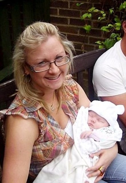 25 yaşındaki kadın, 'mükemmel' görüntüye ulaşmak için bir çok kez bıçak altına yattı.