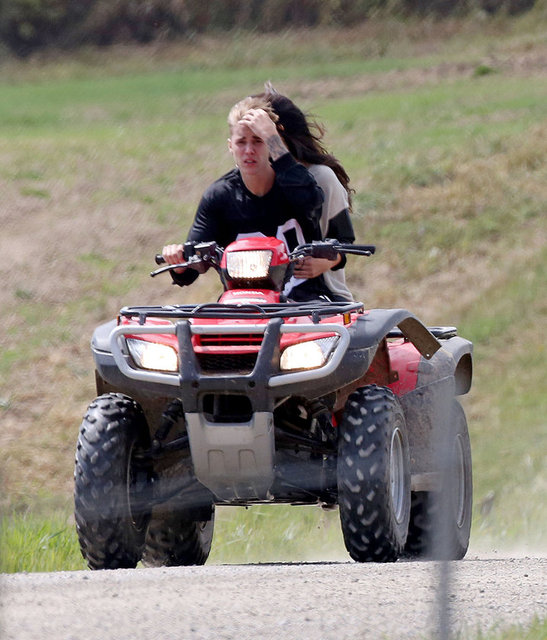 Bieber'ın Ontario kentinde tutuklandığı açıklandı.