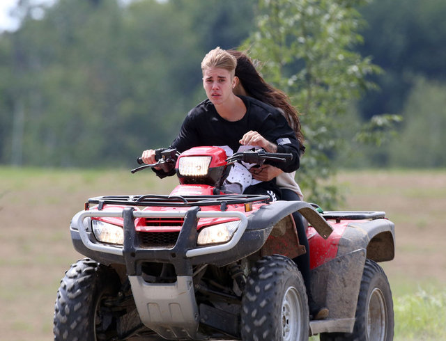 20 yaşındaki Kanadalı şarkıcı, 29 Eylül'de hakim karşısına çıkmayı kabul etmesi karşılığında salıverildi.