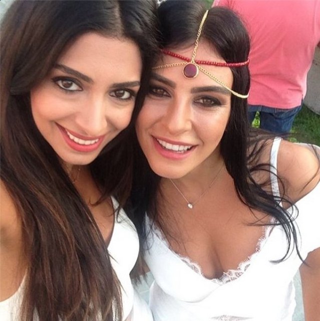 İspanya'nın Atletico Madrid takımında top koşturan milli futbolcu Arda Turan'la aşk yaşadığı öne sürülen Diyar Onar, iddiaya yanıt verdi.  -