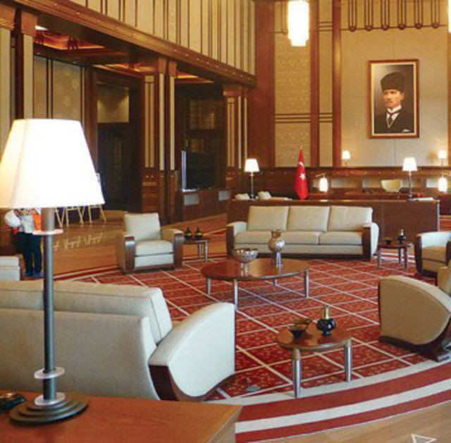 Toplam bin odalı 3 bloktan oluşuyor. Bloklardan biri makama özel dizayn edildi.