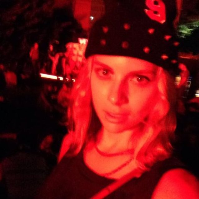 ŞİRİN BAYÜLGEN - Kırmızı bir durum  -  -  -