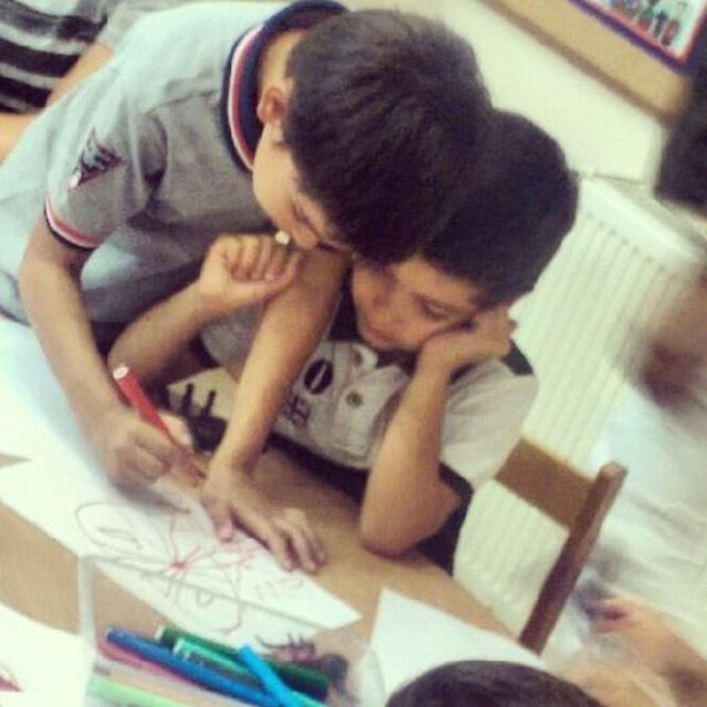 GÜLBEN ERGEN - Okulumuz başladı bizim, el ele verip üç ayrı sınıf gezdik, öğretmenlerimizle tanıştık.