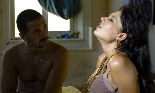 Usta yönetmen Erden Kıral'ın yeni filmi 'Gece'nin çekimleri tamamlandı. Doğu'dan büyük şehire göç eden bir ailenin dramını anlatan filmde başrolü Nurgül Yeşilçay ile Mert Fırat paylaşıyor.