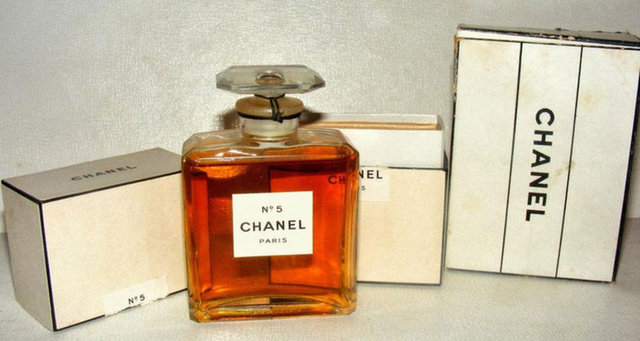 4) Chanel Grand Extrait -  - 4200 dolar