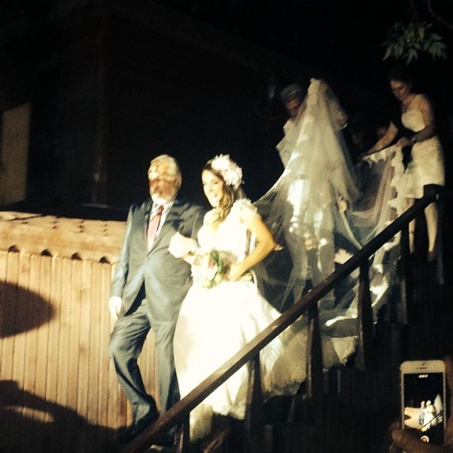 Doğa Rutay, törene babası Rutkay Aziz'in kolunda katıldı.