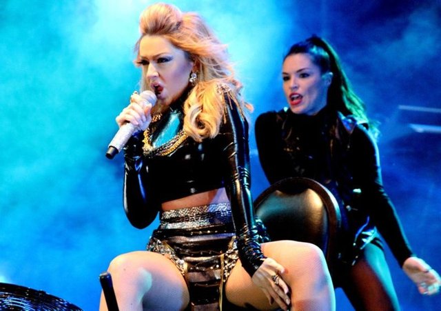 Hadise eski haline geri döndü!Önceki yaz Şeyda Coşkun'un koçluğunda fazla kilolarından kurtulan Hadise, son haliyle şaşırttı. -  -