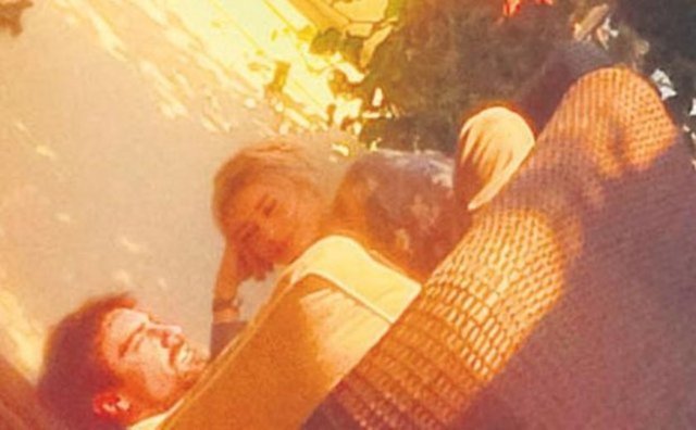 Kobal, aceleye getirilmiş sade bir tören yerine, en ince ayrıntısına kadar özenle hazırlanılmış, sıcak bir havada yapılacak özel bir düğün ile dünyaevine girmek istiyor.