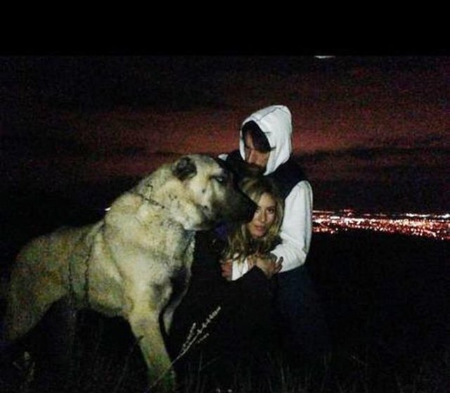 Bu haberlerin hemen ardından Sinem Kobal'dan sürpriz bir fotoğraf gelmişti. Kobal, yeni aşkı İbrahim Çelikkol'la ilk fotoğrafını Instagram'daki takipçileriyle paylaşmıştı.