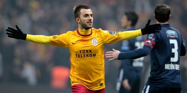 Emre ile ilgili projesini henüz tamamlayamayan tecrübeli hoca, Ozan Tufan'dan sonra sarı kırmızılı genç futbolcunun gerçek patlamasını yapmasını sağlayabilir.