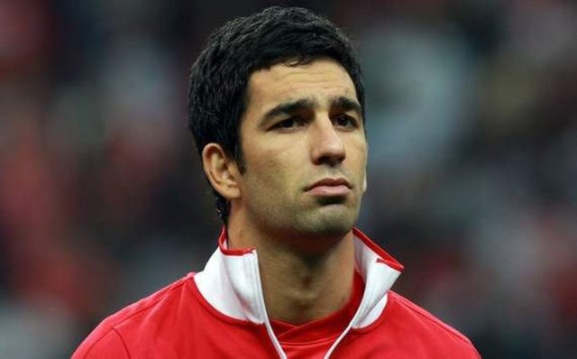 Galatasaray altyapısında sergilediği futbol ile deneyimli hocanın dikkatini çeken Arda, günümüzde Türk futbolunun yetiştirdiği en büyük yıldızlardan biri olarak gösteriliyor.