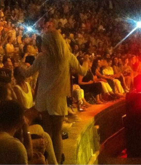 Mutluluğu gözlerinden - okunan Esmersoy'un - yaptığı oryantal danslar - Tarkan'dan övgü aldı.