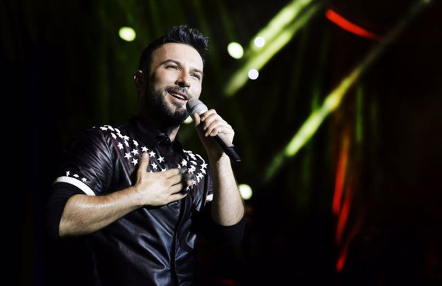 UNUTULMAZ KONSER  - Sağanak yağmura rağmen Harbiye - Açıkhava Tiyatrosu'nu tıka basa dolduran 6 bin hayranına unutulmaz bir gece yaşatan Tarkan, birçok ünlü ismin klasikleşmiş şarkılarını da seslendirdi.
