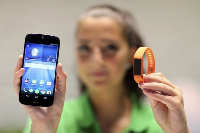 Acer Liquid Jade akıllı telefon ve Liquid Leap akıllı bant