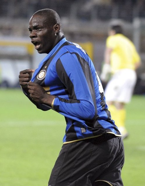 Takımda bir çok yıldız olmasına rağmen kendisine ilk 11'de yer buldu. Her geçen gün kendini daha fazla ispatladı.