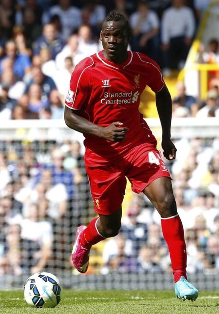 Mario Balotelli, Ganalı göçmen bir ailenin çocuğu olarak İtalya'nın Sicilya Adası'nın Palermo kentinde dünyaya geldi. Küçük Mario, Thomas ve Rose Barwuah çiftinin 4 çocuğundan biriydi.