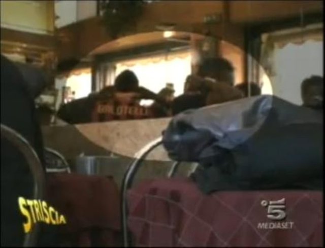 Öyle ki Mario Balotelli, Inter'de oynarken arkadaş ortamında ezeli rakip Milan forması giymesiyle olay yartamıştı.